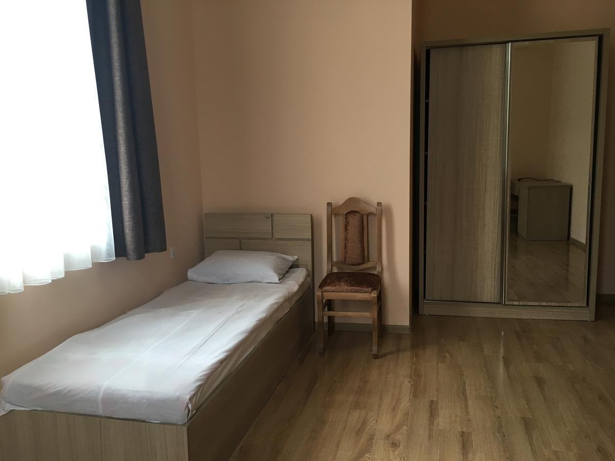 Kmg Hotel Khashuri Kültér fotó